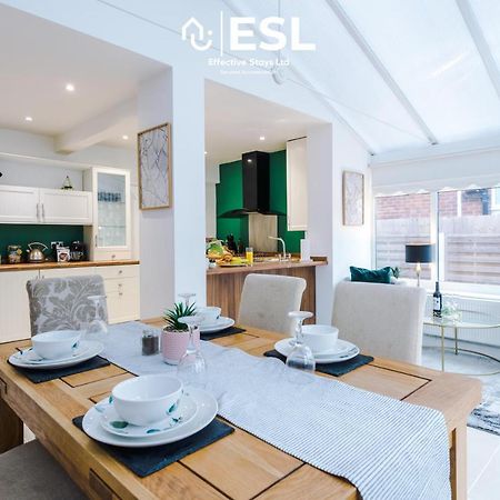 Open Plan - 3 Bedroom House - Garden And Outdoor Seating - Driveway Parking - Short Drive To City Centre Saughall Εξωτερικό φωτογραφία