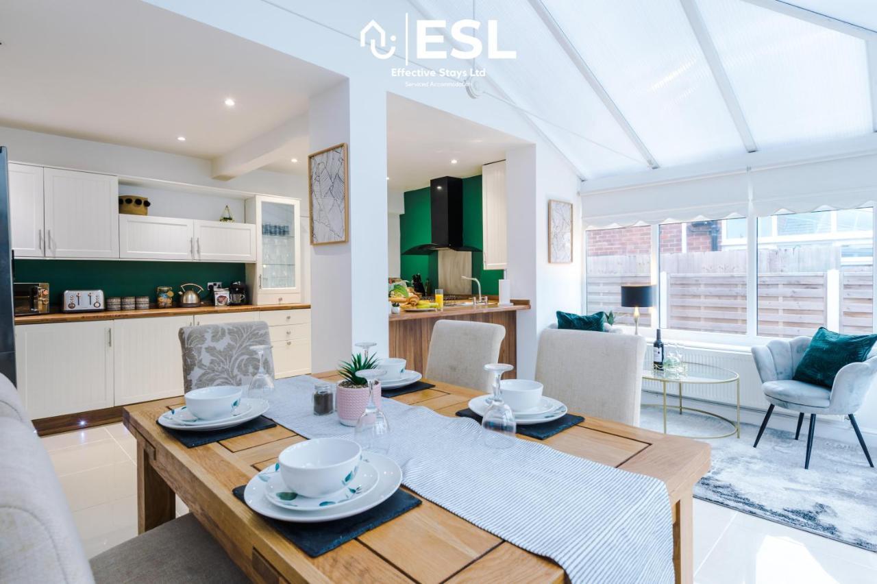 Open Plan - 3 Bedroom House - Garden And Outdoor Seating - Driveway Parking - Short Drive To City Centre Saughall Εξωτερικό φωτογραφία