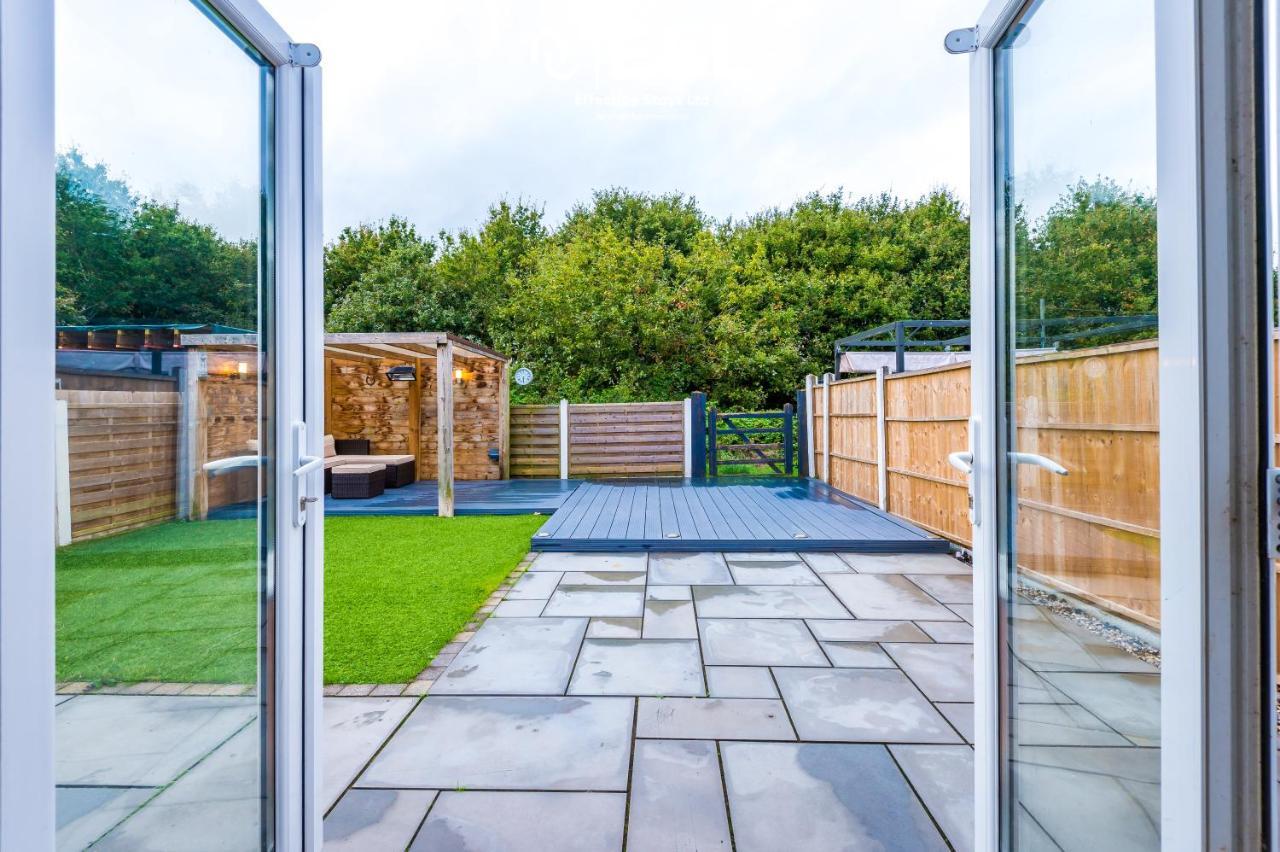 Open Plan - 3 Bedroom House - Garden And Outdoor Seating - Driveway Parking - Short Drive To City Centre Saughall Εξωτερικό φωτογραφία